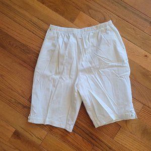 Denim & Company White Shorts Size M